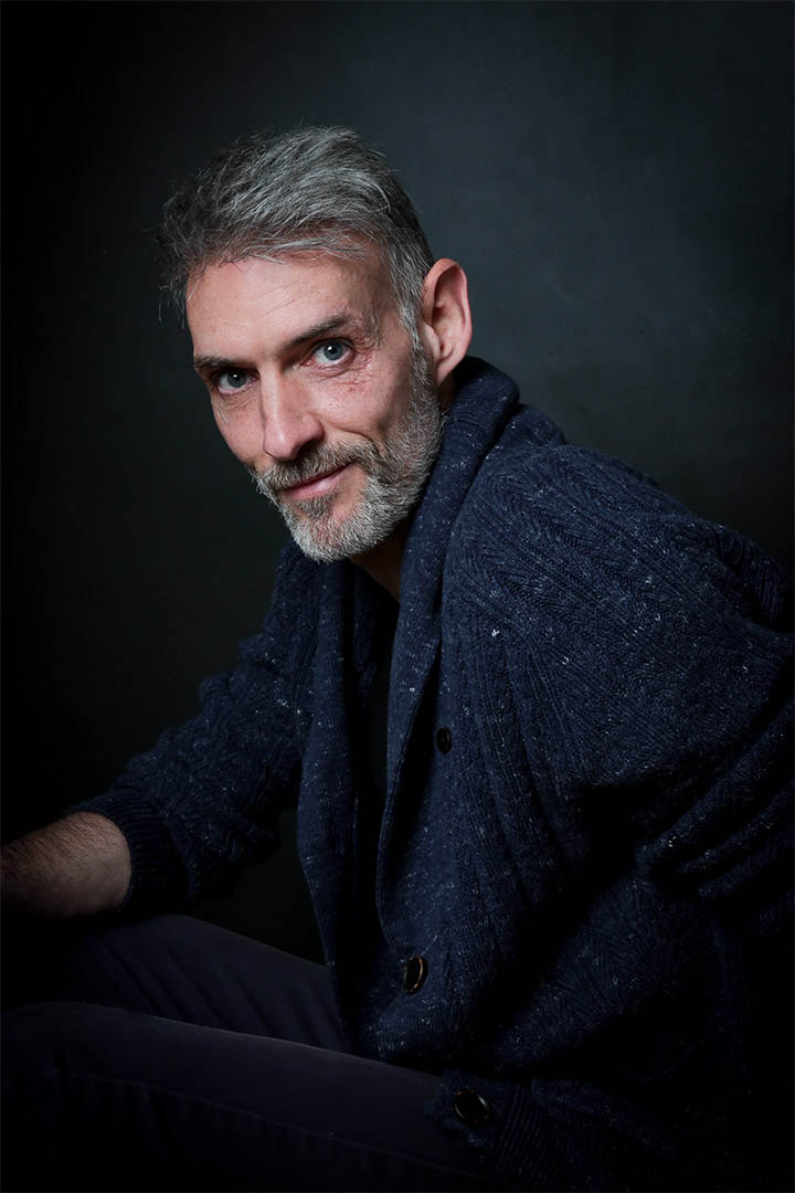 Portrait de Pierre, coach en transformation personnelle, spécialiste de l'hypnose, de la PNL et des neurosciences.
